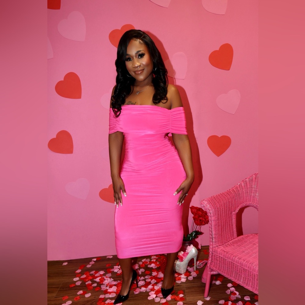 Chic Off-Shoulder Pink Midi Dress